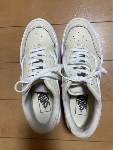 VANS 오프 더 월 스니커즈 크림 23.5 새상품급