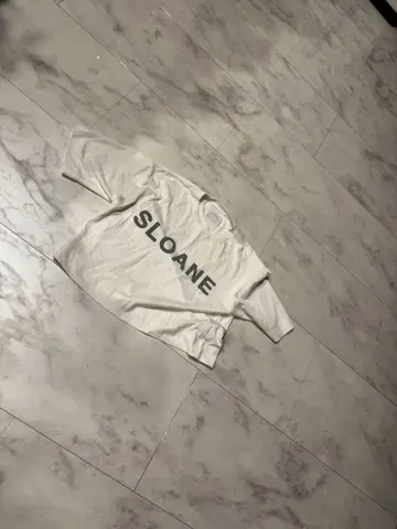SLOANE 화이트 크롭 티셔츠