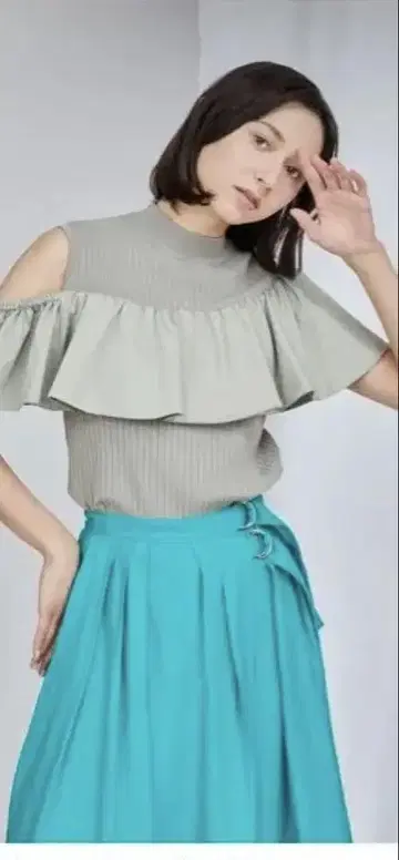 개더 프릴 니트 탑 카키 그레이스 콘티넨탈 36