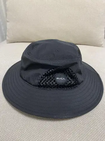 RVCA 블랙 메쉬 패널 햇