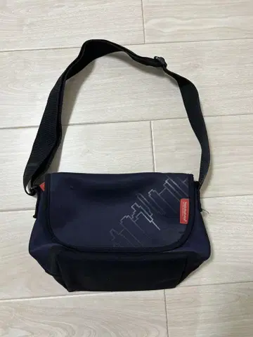 블랙 숄더백 맨해튼