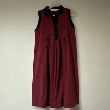 Lacoste 와인 레드 슬리브리스 폴로 드레스