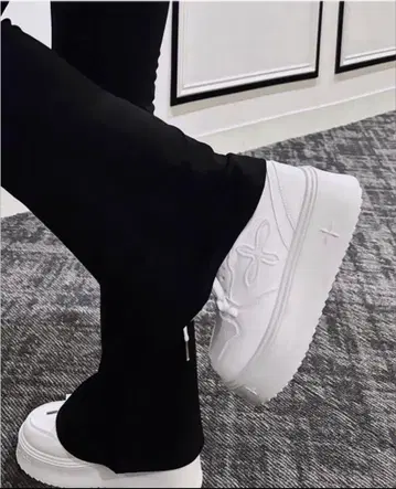 화이트 플랫폼 스니커즈 23.5cm