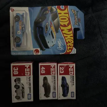 Hot Wheels/토미카 상자에 찍힘 등은 있지만 미개봉입니다.