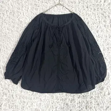 저널 스탠다드 컷워크 블라우스 태슬 자수 리본 블랙