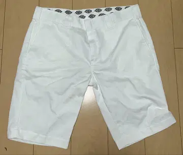 Dickies 화이트 숏팬츠 36