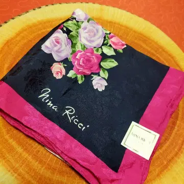 Nina Ricci 꽃무늬 스카프 약 86cm x 86cm