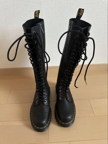 Dr.MARTENS 20홀