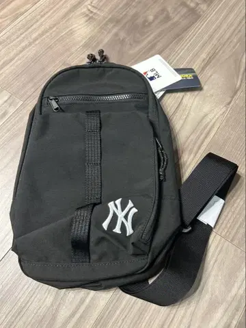 MLB 코듀라 원포인트 로고 숄더백