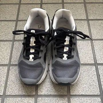 On Cloudrunner Wide 23cm 클라우드러너 블랙