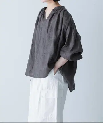 카구레 린넨 스모크 블라우스 CHARCOAL 어반 리서치