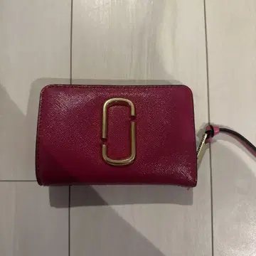 MARC JACOBS 핑크색 반지갑 골드 로고