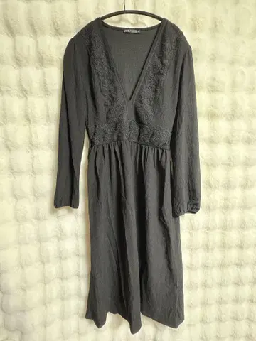 [미사용] ZARA 블랙 V넥 롱 원피스