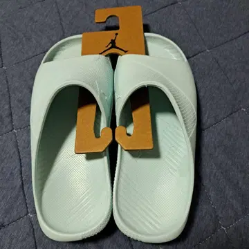 Jordan 민트 그린 샌들 24
