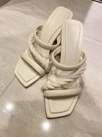 Jimmy Choo 아이보리 뜨개질 스트랩 샌들 힐 8cm