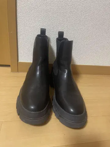 블랙 가죽 통굽 첼시 부츠 LL