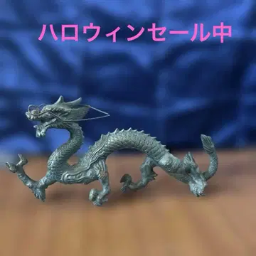 금속제 드래곤 조각 청동색