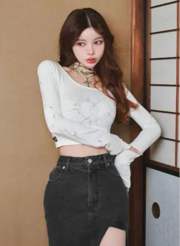 Darich 하트 모티브 크롭 상의