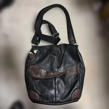사선 가방 블랙 x 베이지 소가죽 숄더 마그넷