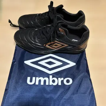 umbro 스파이크 슈즈 블랙