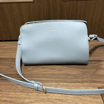 스카이블루 숄더백 가죽풍