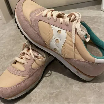 Saucony 핑크 베이지 스니커즈