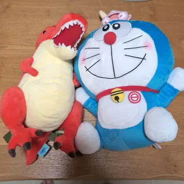 도라에몽과 공룡 봉제 인형 백팩 세트