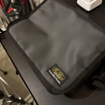 에버그린 플랩 숄더백 W25cm x H18cm x D10cm