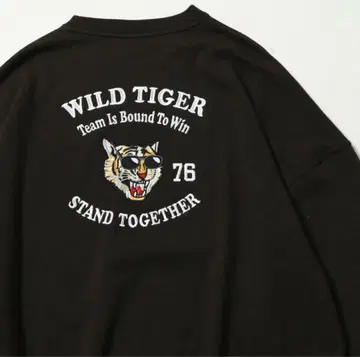 프릭스 스토어 빅 실루엣 TIGER 자수 블랙 트레이너