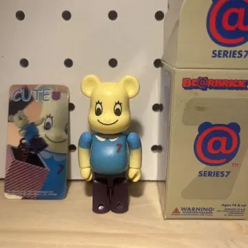 BE@RBRICK 시리즈 7 큐트 상자, 카드 있음.
