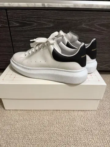 Alexander McQueen 스니커즈 화이트 블랙