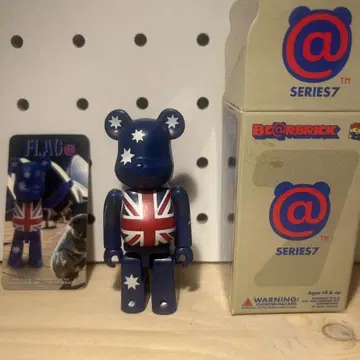 Bearbrick 시리즈 7 플래그 상자, 카드 있음.