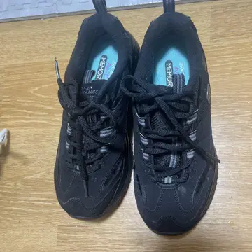 SKECHERS MEMORY FOAM 블랙 스니커즈