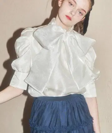 Lovilyn 샤베트 컬러 라메 빅 리본 블라우스 화이트