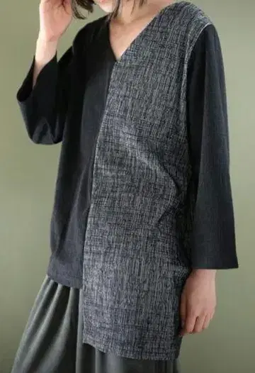 안티카 모드 패턴 절개 비대칭 티셔츠 단종