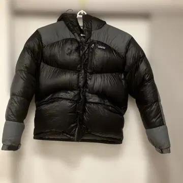 Patagonia 후드 부착 다운 자켓 블랙/그레이 M