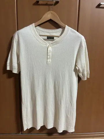 JELADO 화이트 럼버잭 헨리넥 티셔츠