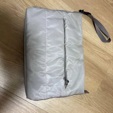 BRIEFING 크림 퀼팅 클러치백