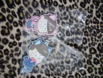 오소마츠상 고양이 귀 아크릴 키링 2개 세트