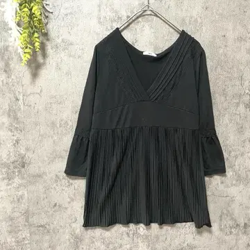 t.m.h 7부 소매 티셔츠 플레어 슬리브 플리츠 V넥 상의 블랙