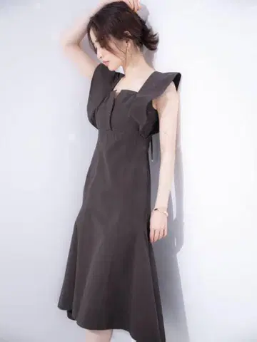 다크 그레이 슬리브리스 롱 원피스