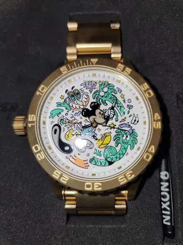 NIXON 디즈니 미키 90주년 기념 세계 100개 한정판