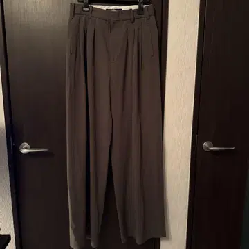 SHIKITARI MIX TUCK DESIGN WIDE SLACKS