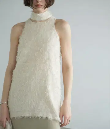 CLANE FEATHER RIBBON NOSLEEVE TOPS