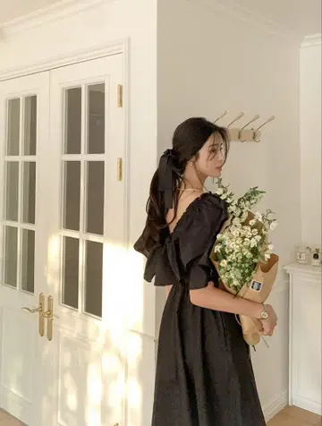 프릴 오프숄더 블랙 원피스