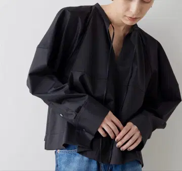 윔 가젯 실루엣 블라우스 블랙