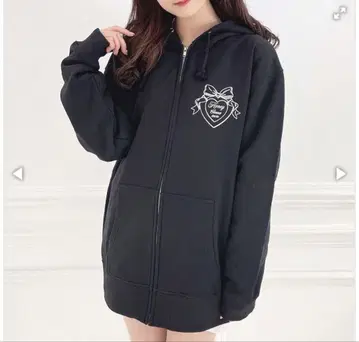 Honey Cinnamon 하트 프레임 지퍼 후드티 블랙