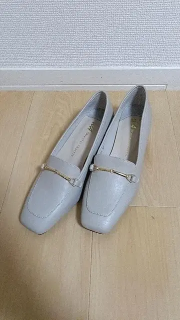 메탈릭 라인 비트 힐 로퍼