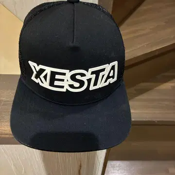 XESTA 블랙 메쉬 캡