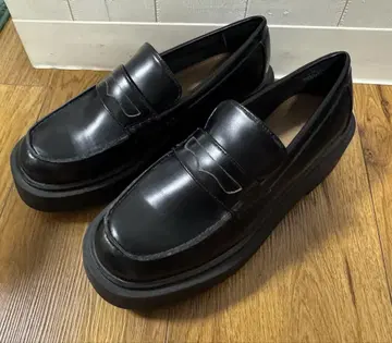[미사용] H&M 로퍼 블랙 사이즈 40